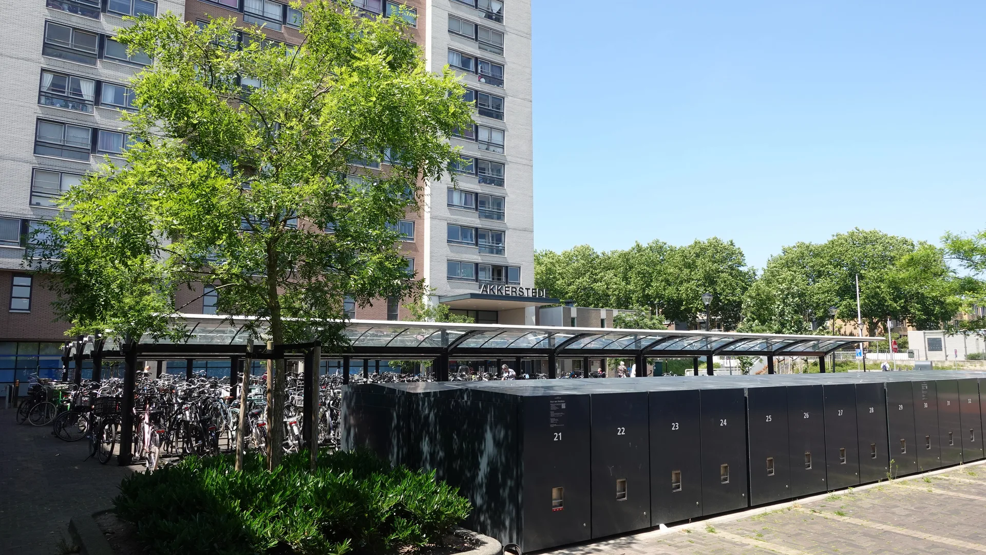 E-bike parking: why secure storage and charging now go hand in hand